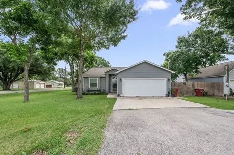 118 N Urbanec Street East Bernard TX 77435