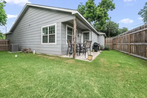 118 N Urbanec Street East Bernard TX 77435