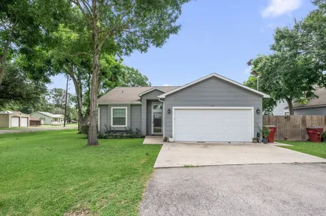 118 N Urbanec Street East Bernard TX 77435