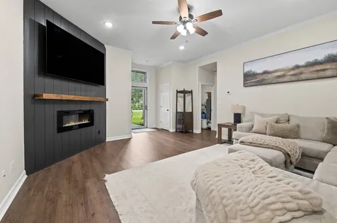118 N Urbanec Street East Bernard TX 77435