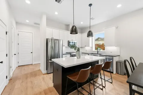 1309 Noble Street Houston TX 77009
