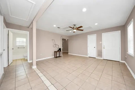5202 Pensdale Street Houston TX 77033