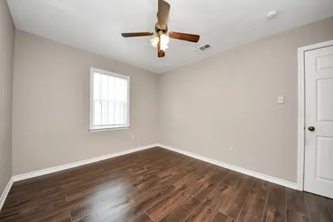 5202 Pensdale Street Houston TX 77033