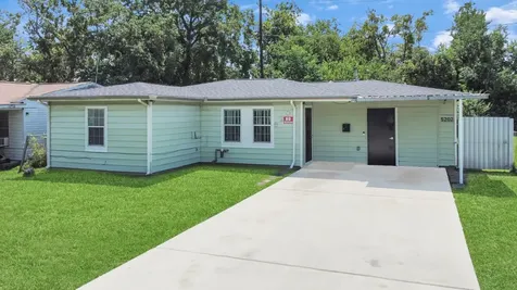 5202 Pensdale Street Houston TX 77033