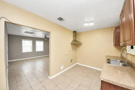 5202 Pensdale Street Houston TX 77033
