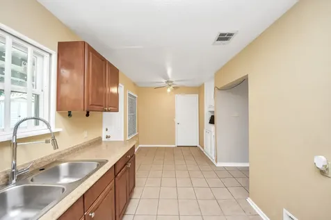 5202 Pensdale Street Houston TX 77033