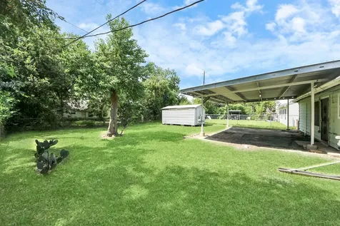 5202 Pensdale Street Houston TX 77033