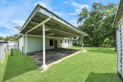 5202 Pensdale Street Houston TX 77033