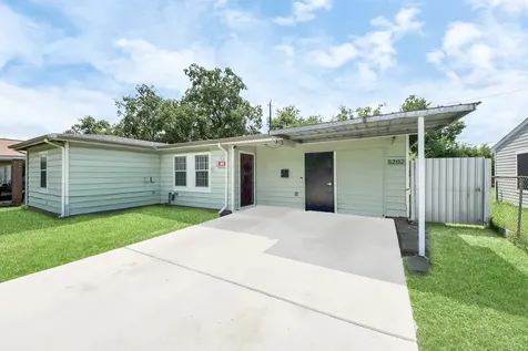 5202 Pensdale Street Houston TX 77033