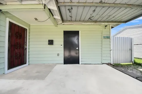 5202 Pensdale Street Houston TX 77033