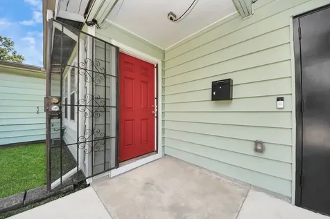 5202 Pensdale Street Houston TX 77033