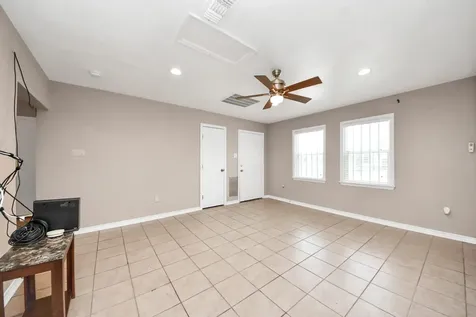5202 Pensdale Street Houston TX 77033