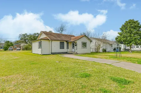 711 8th Avenue N Texas City TX 77590