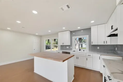 5707 Lyndhurst Drive Houston TX 77033