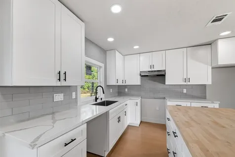 5707 Lyndhurst Drive Houston TX 77033