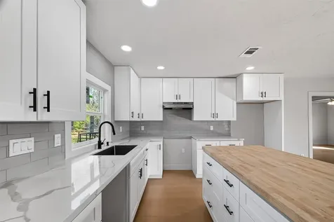 5707 Lyndhurst Drive Houston TX 77033