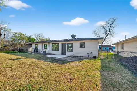 5707 Lyndhurst Drive Houston TX 77033