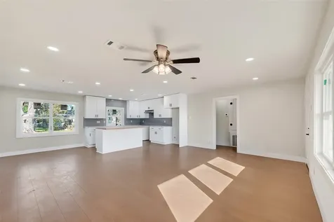 5707 Lyndhurst Drive Houston TX 77033