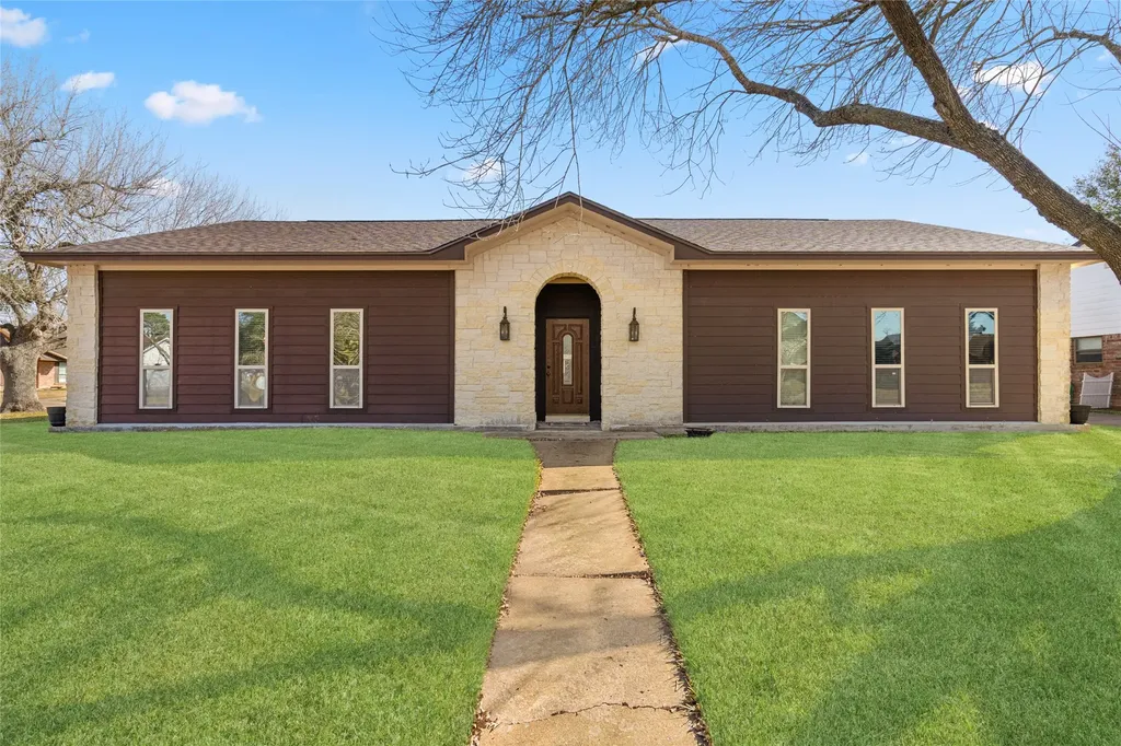 357 W Castle Harbour Drive Friendswood TX 77546