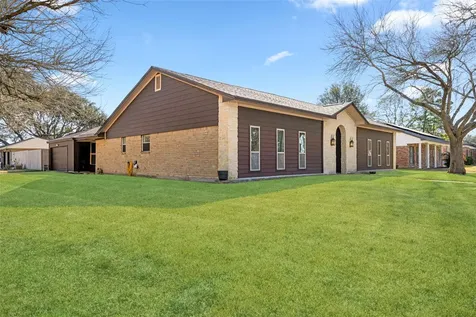357 W Castle Harbour Drive Friendswood TX 77546