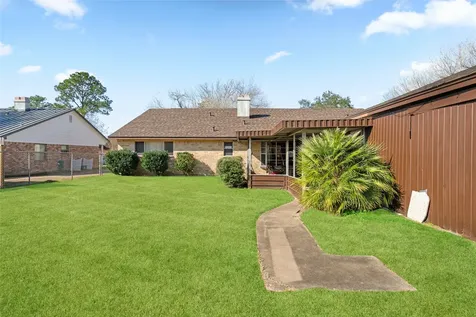 357 W Castle Harbour Drive Friendswood TX 77546