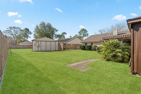357 W Castle Harbour Drive Friendswood TX 77546