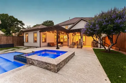 1639 Du Barry Lane Houston TX 77018