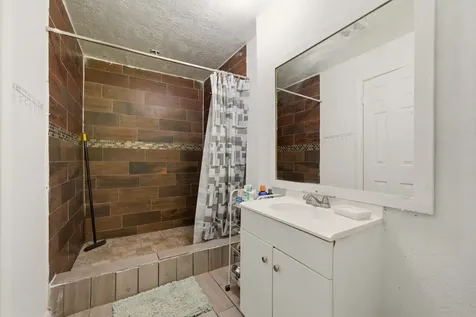 7511 Arnim Street Houston TX 77087