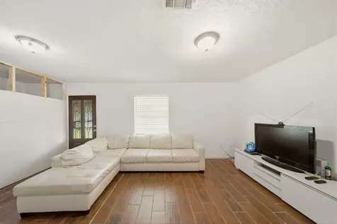 7511 Arnim Street Houston TX 77087