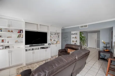 2101 Fountain View Drive 80 Houston TX 77057