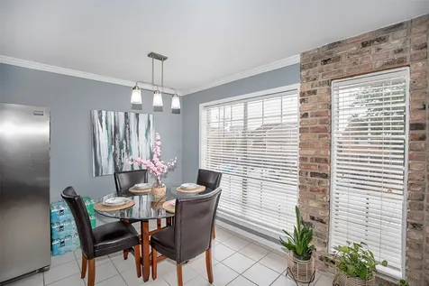 2101 Fountain View Drive 80 Houston TX 77057