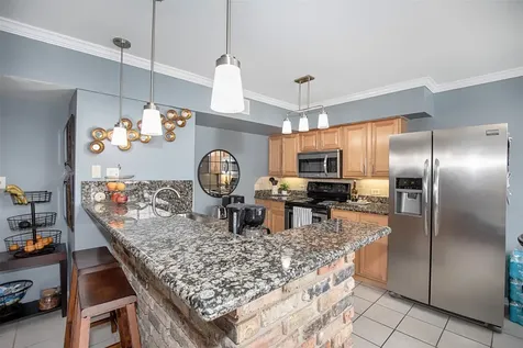 2101 Fountain View Drive 80 Houston TX 77057