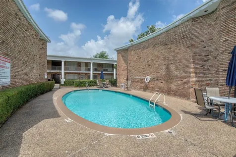 2101 Fountain View Drive 80 Houston TX 77057
