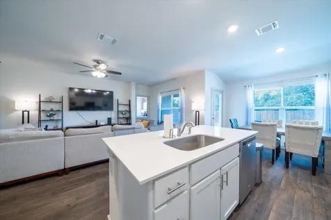 201 Elm Creek Drive Hutto TX 78634