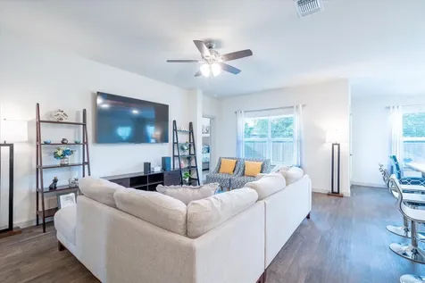 201 Elm Creek Drive Hutto TX 78634
