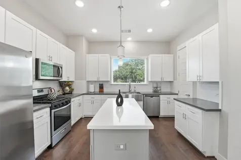 2057 Sherwood Forest Street Houston TX 77043