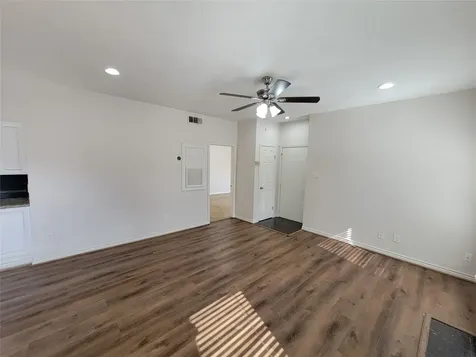 2025 Augusta Drive 303 Houston TX 77057