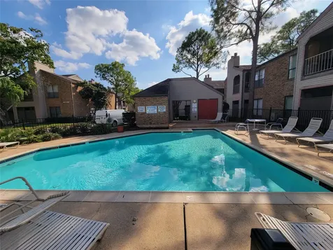 2025 Augusta Drive 303 Houston TX 77057