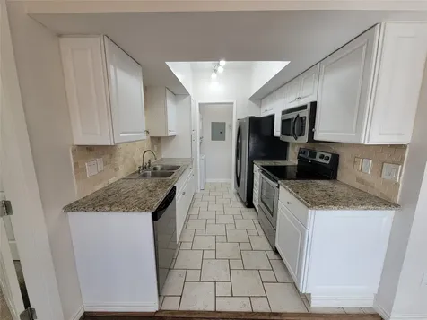 2025 Augusta Drive 303 Houston TX 77057