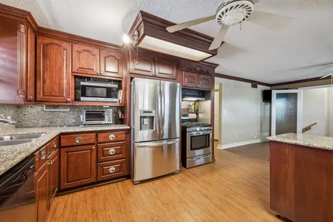 33 Lakeside Drive Hitchcock TX 77563