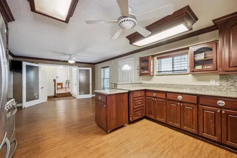 33 Lakeside Drive Hitchcock TX 77563