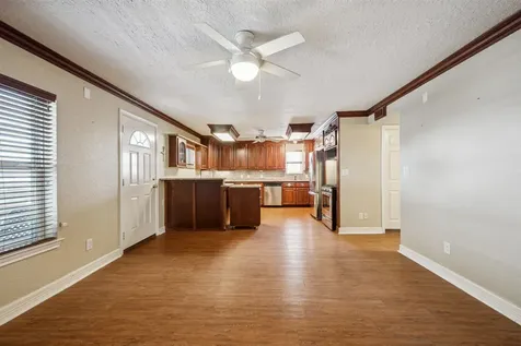 33 Lakeside Drive Hitchcock TX 77563