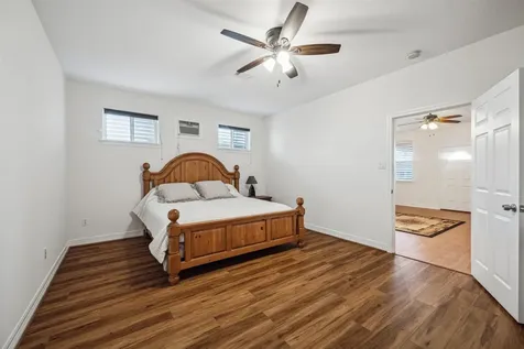 33 Lakeside Drive Hitchcock TX 77563