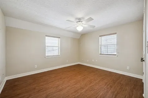 33 Lakeside Drive Hitchcock TX 77563
