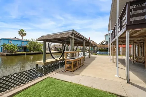 33 Lakeside Drive Hitchcock TX 77563