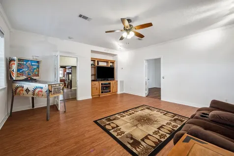33 Lakeside Drive Hitchcock TX 77563