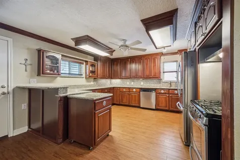33 Lakeside Drive Hitchcock TX 77563