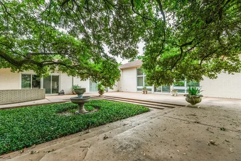 2801 Merriman Street Port Neches TX 77651