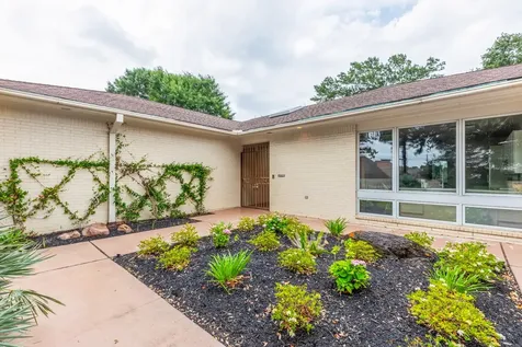 2801 Merriman Street Port Neches TX 77651