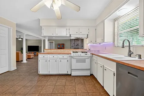 10302 Ivyridge Road Houston TX 77043